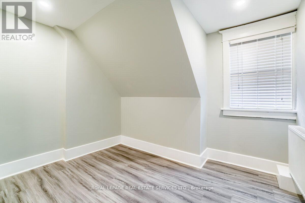 31 Tyndall Avenue Property Photo 31