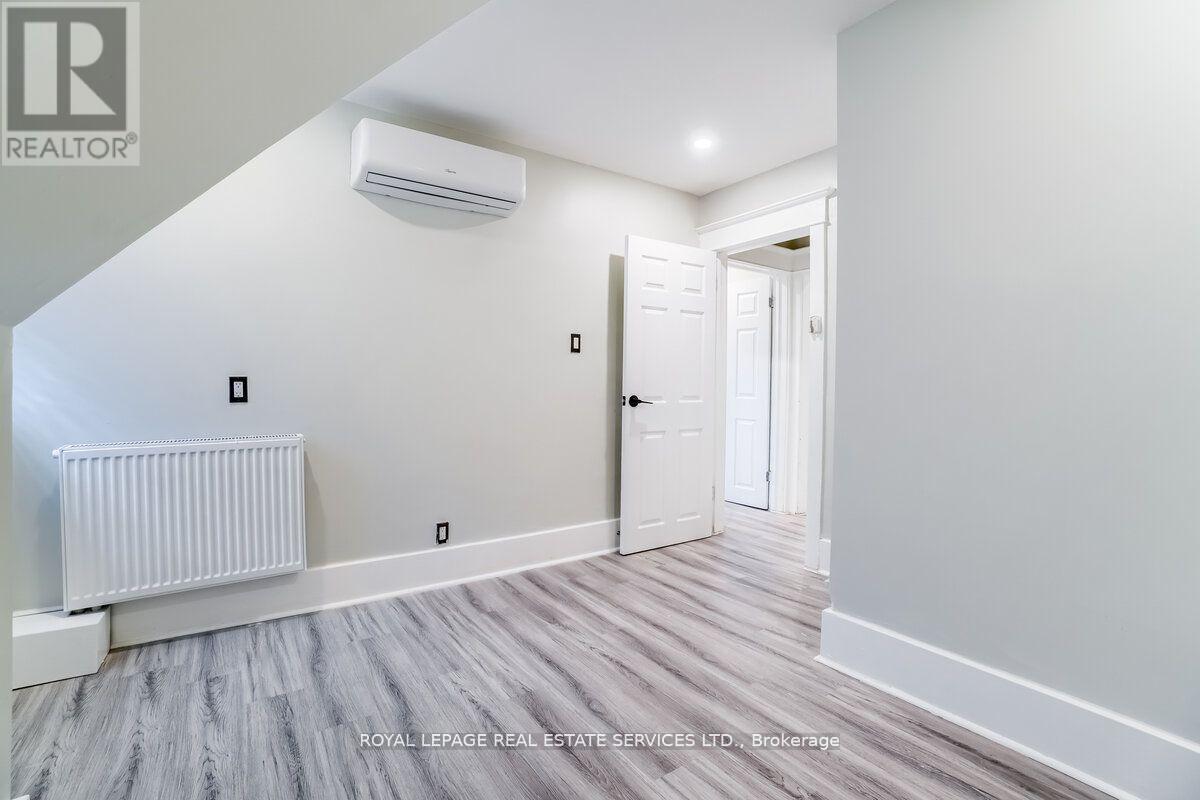 31 Tyndall Avenue Property Photo 32