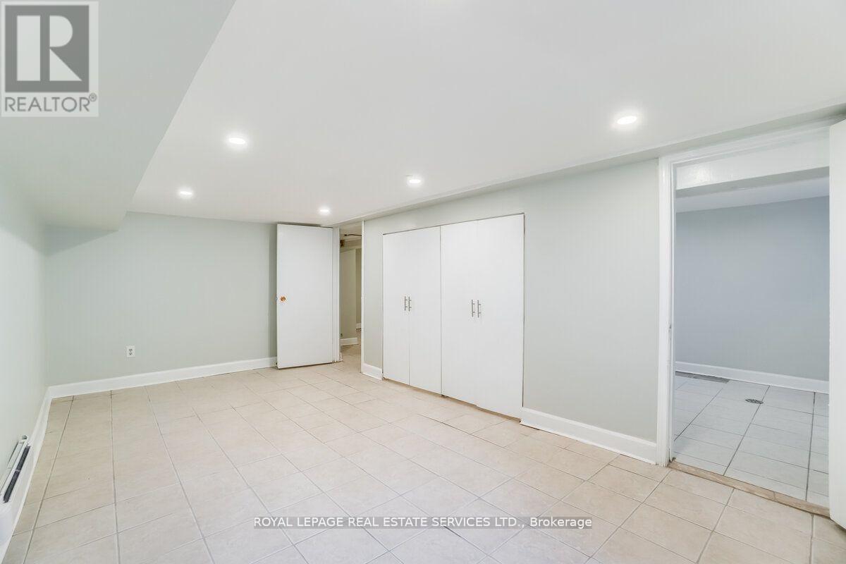 31 Tyndall Avenue Property Photo 35