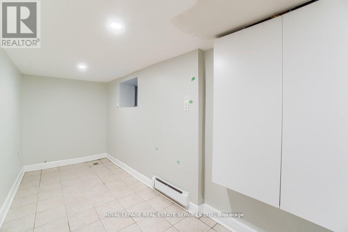 31 Tyndall Avenue Property Photo 37