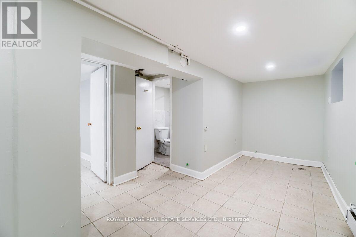 31 Tyndall Avenue Property Photo 39
