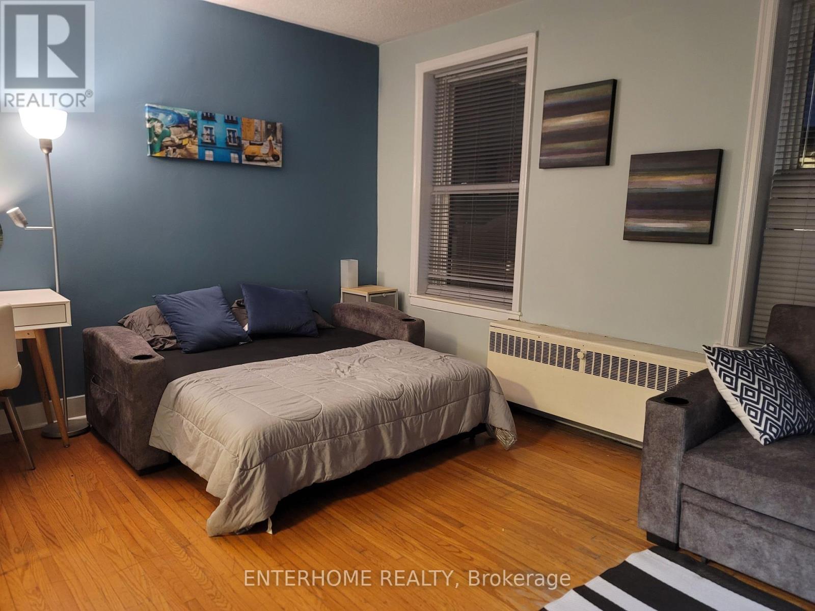 4 - 51 QUEEN STREET E Property Photo 1