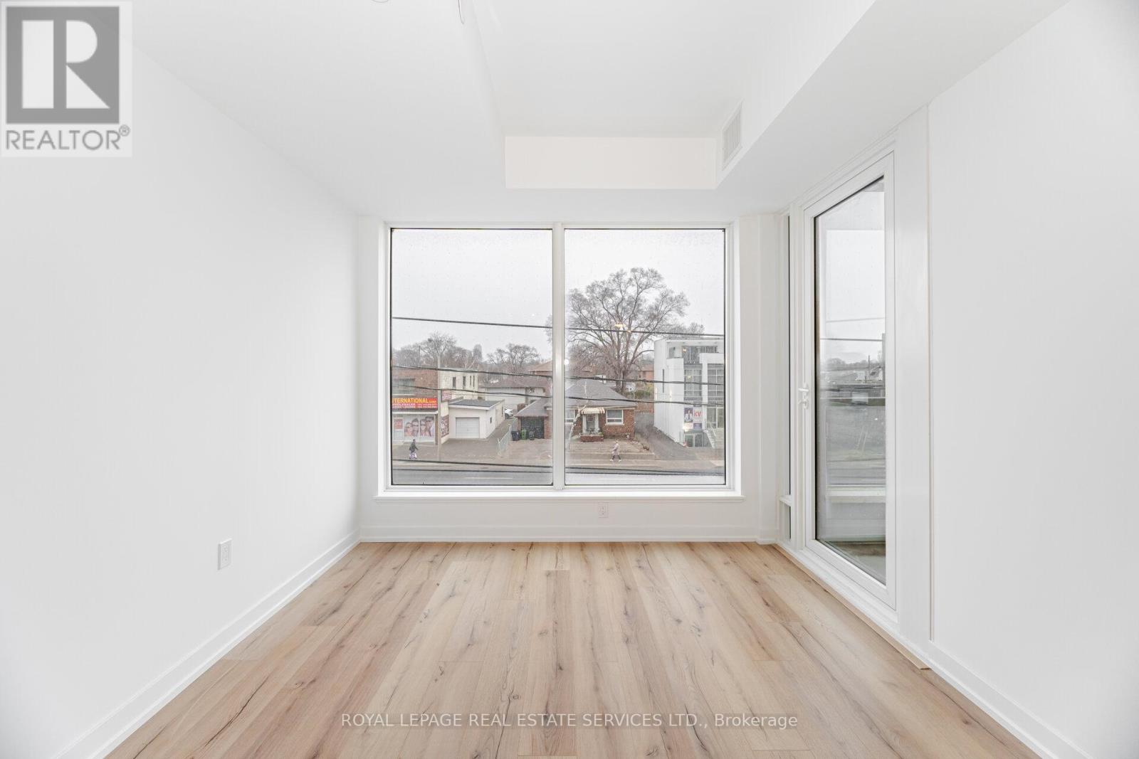 203 - 1195 The Queensway Avenue Property Photo 7