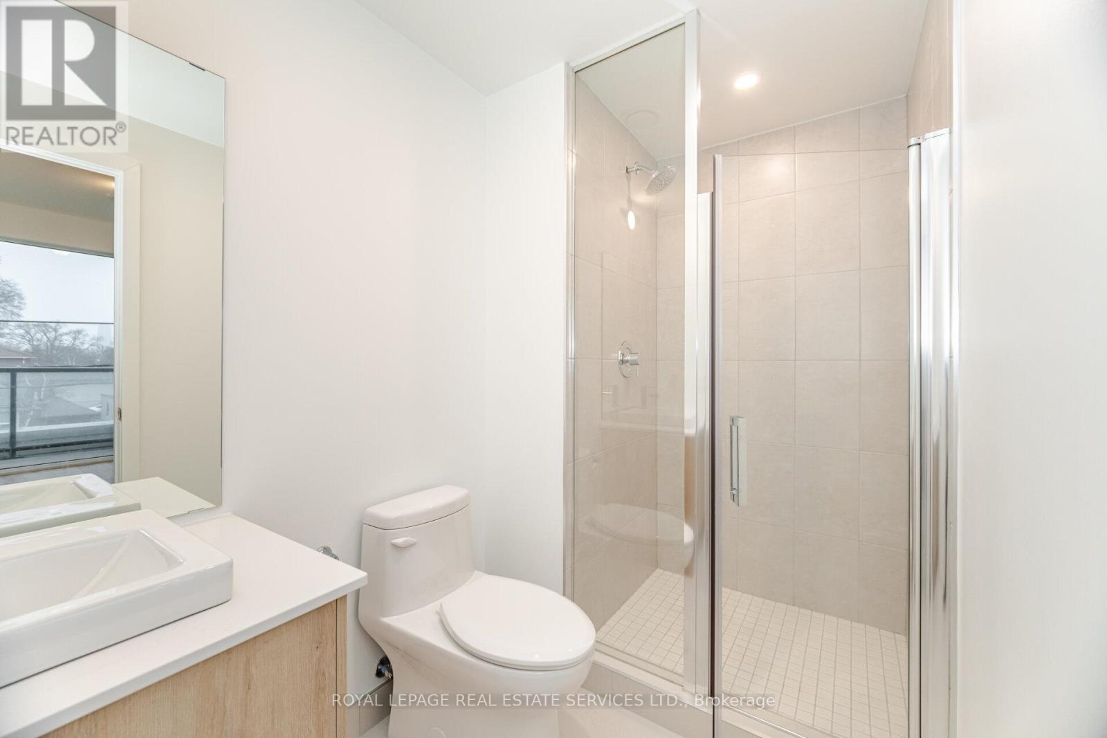 203 - 1195 The Queensway Avenue Property Photo 12