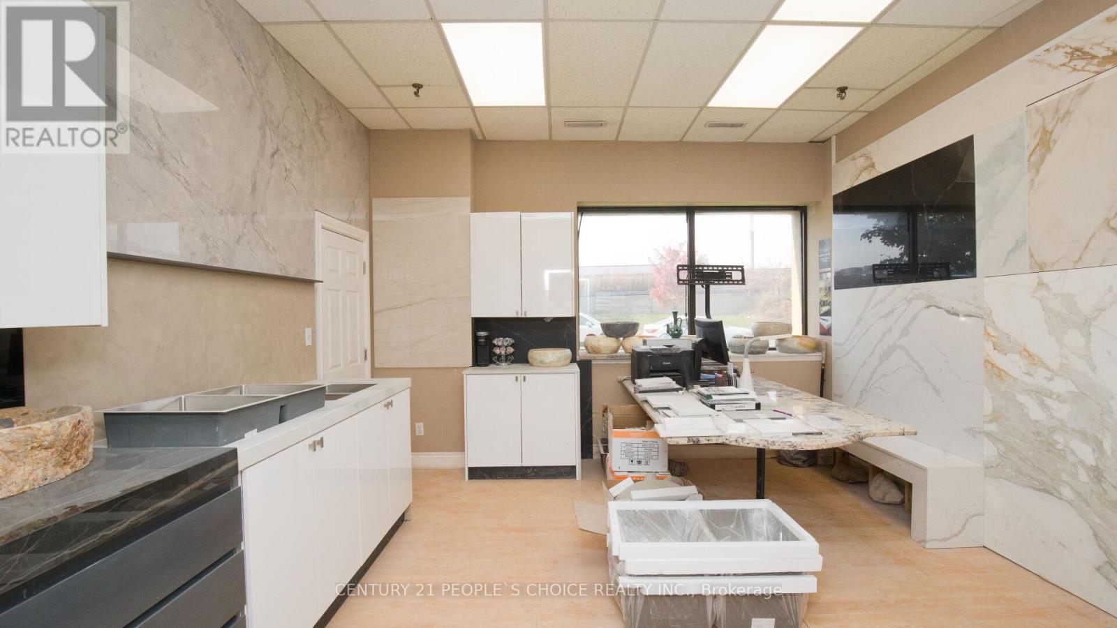 01 - 63 Torbarrie Road Property Photo 13