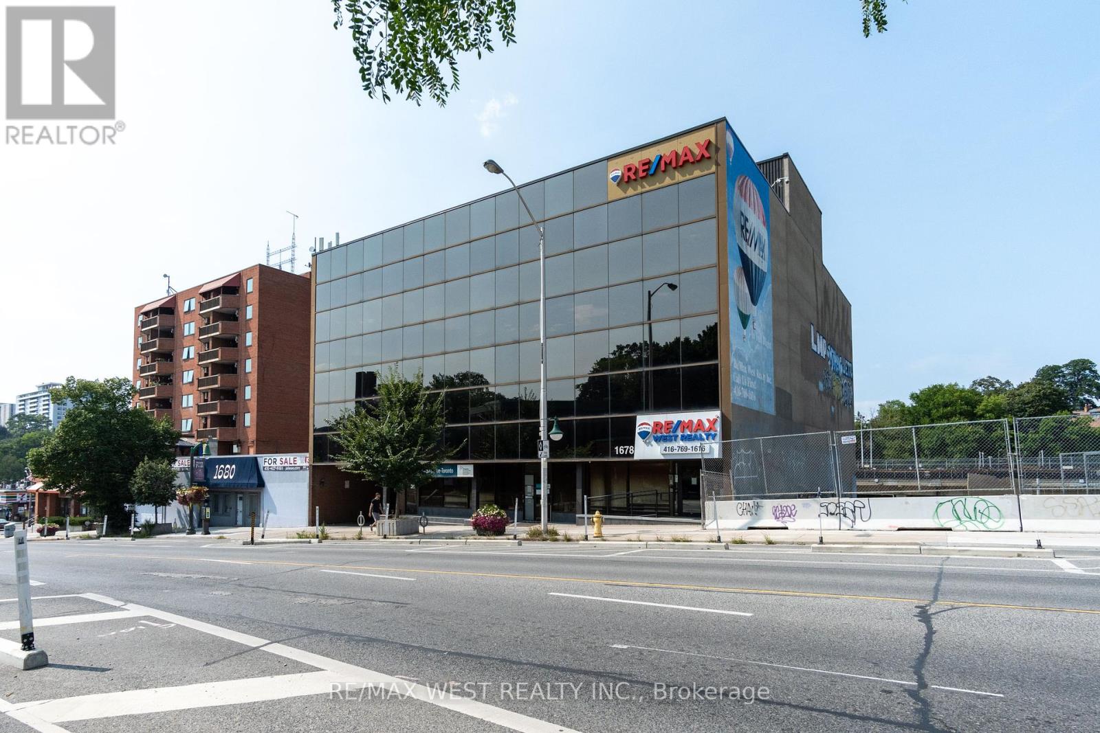 2nd Flr - 1678 Bloor Street W Property Photo 2