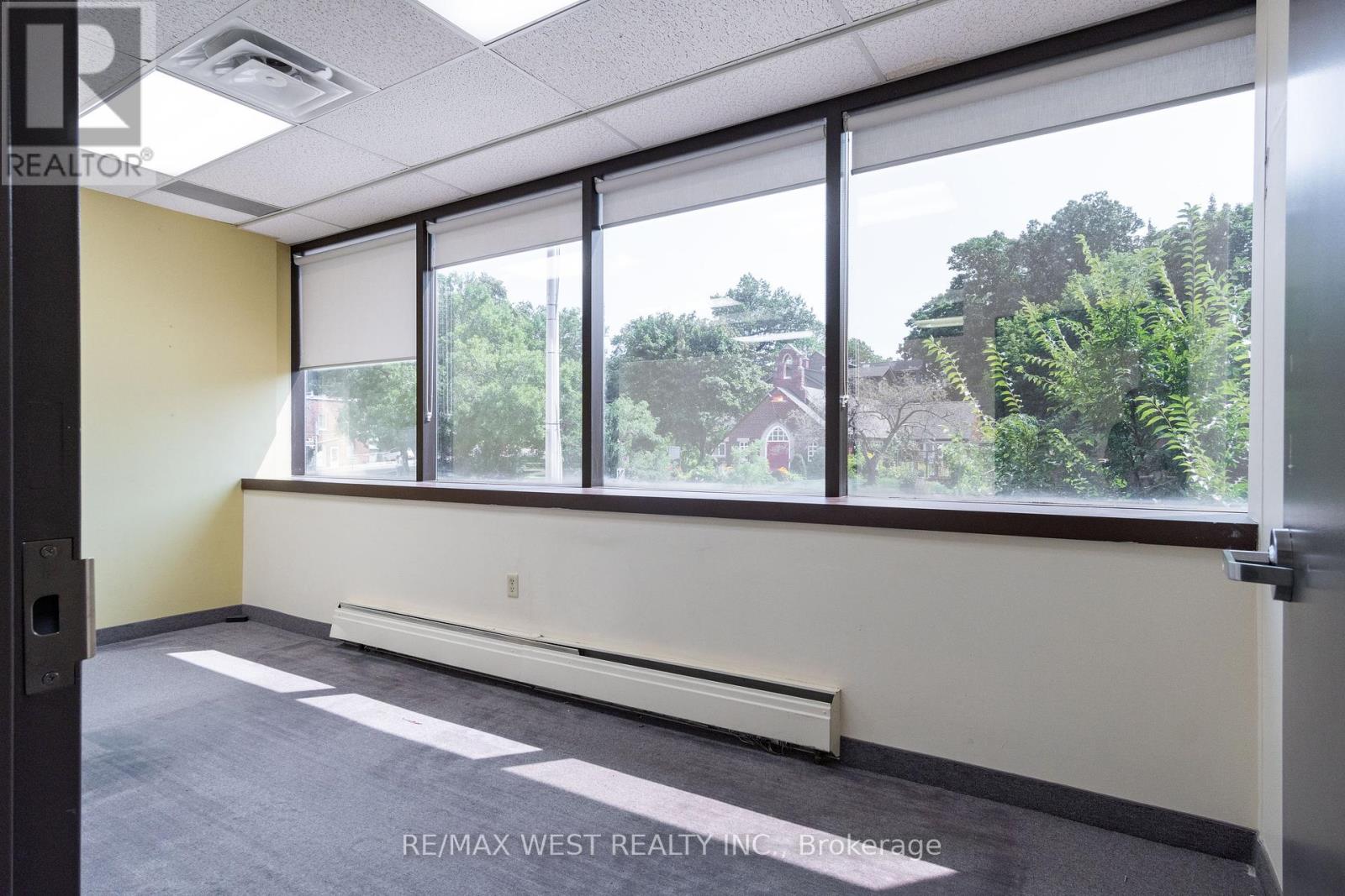 2nd Flr - 1678 Bloor Street W Property Photo 7