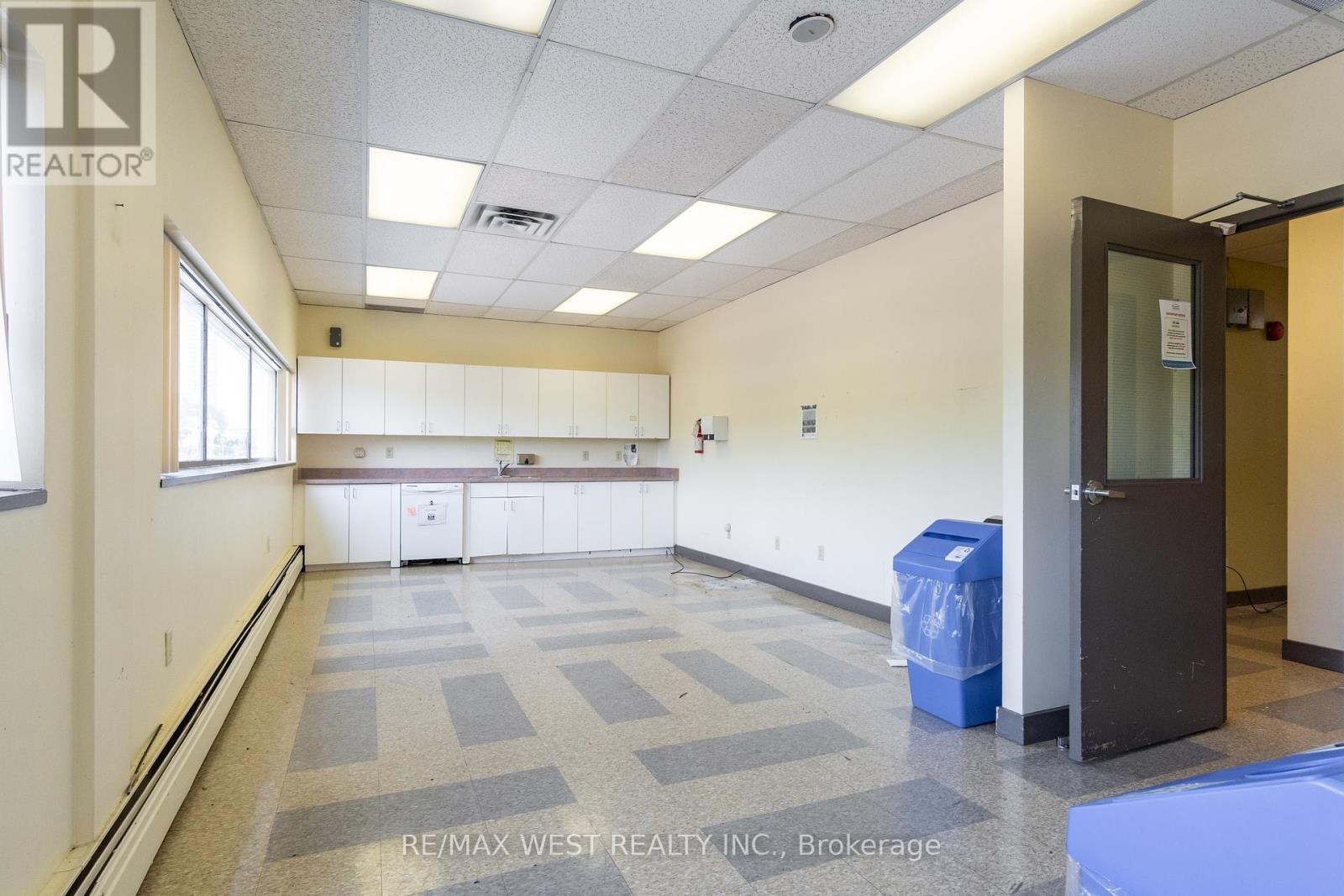 2nd Flr - 1678 Bloor Street W Property Photo 9
