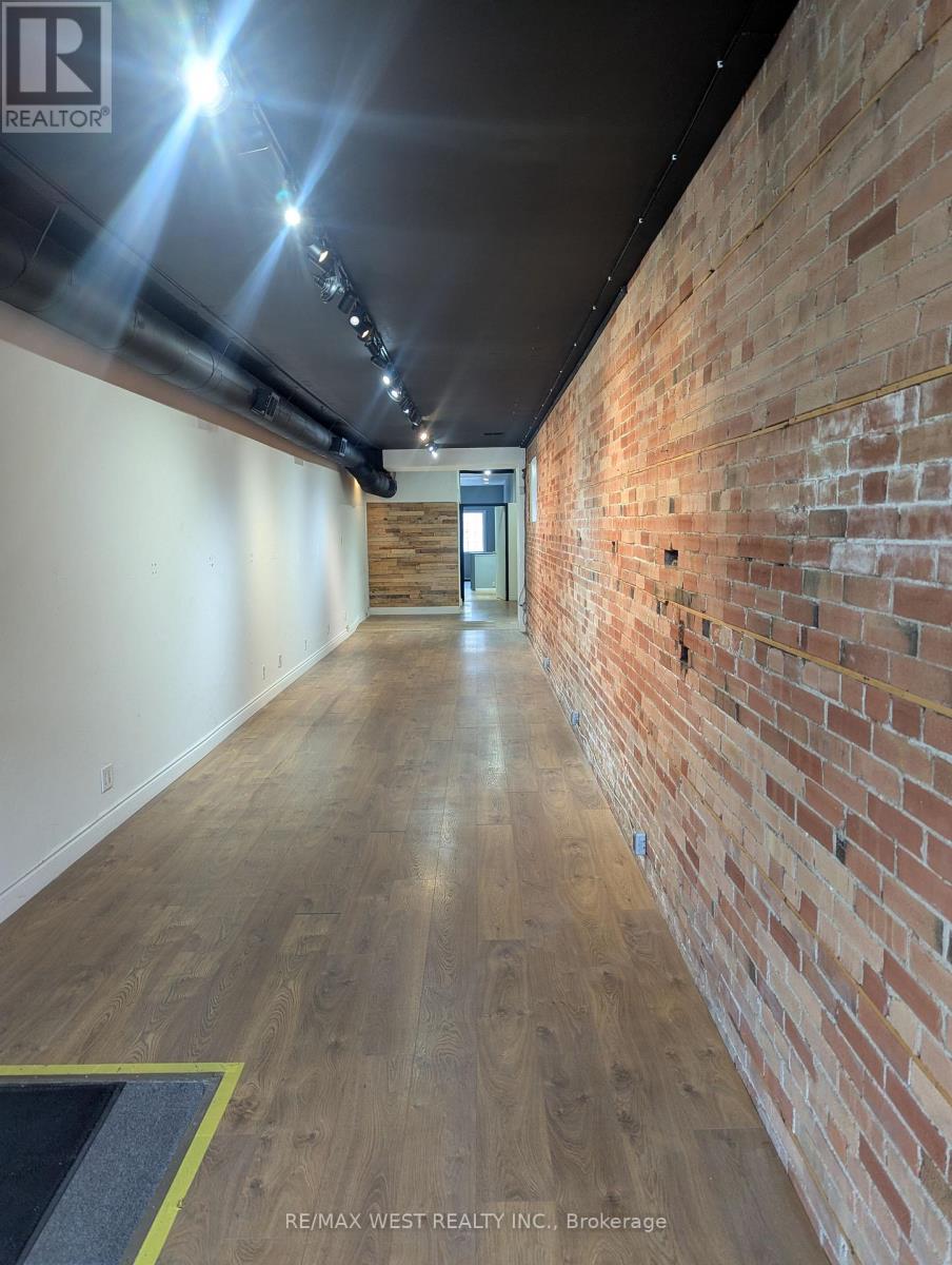 174 Lakeshore Road E Property Photo 2