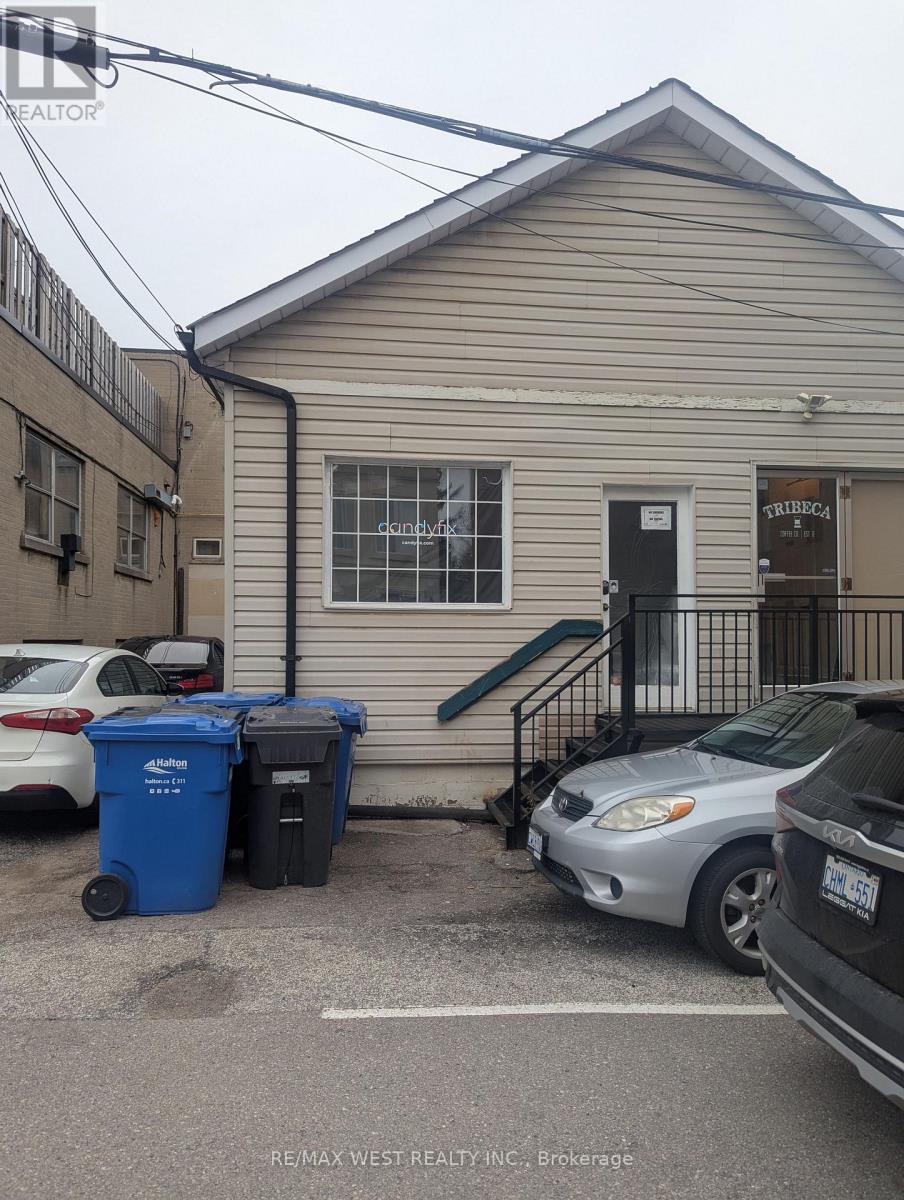174 Lakeshore Road E Property Photo 6