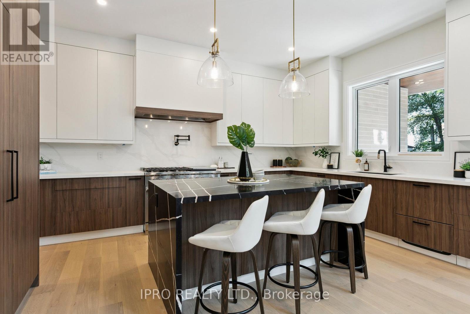 2082 Bridge Road Property Photo 15