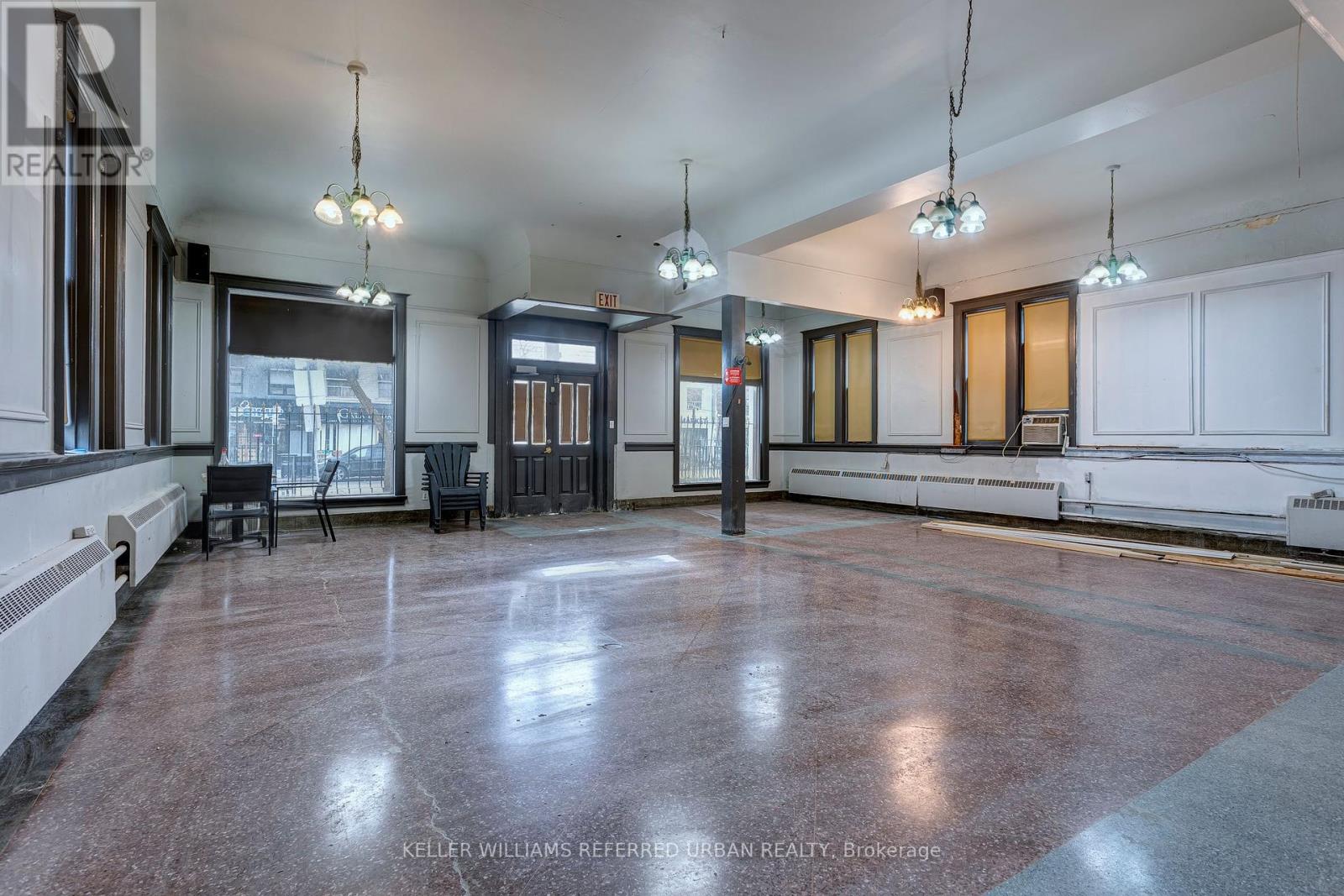 Ground - 2974 Lake Shore Boulevard W Property Photo 4