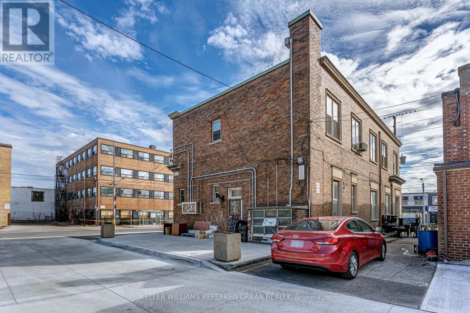 Ground - 2974 Lake Shore Boulevard W Property Photo 5