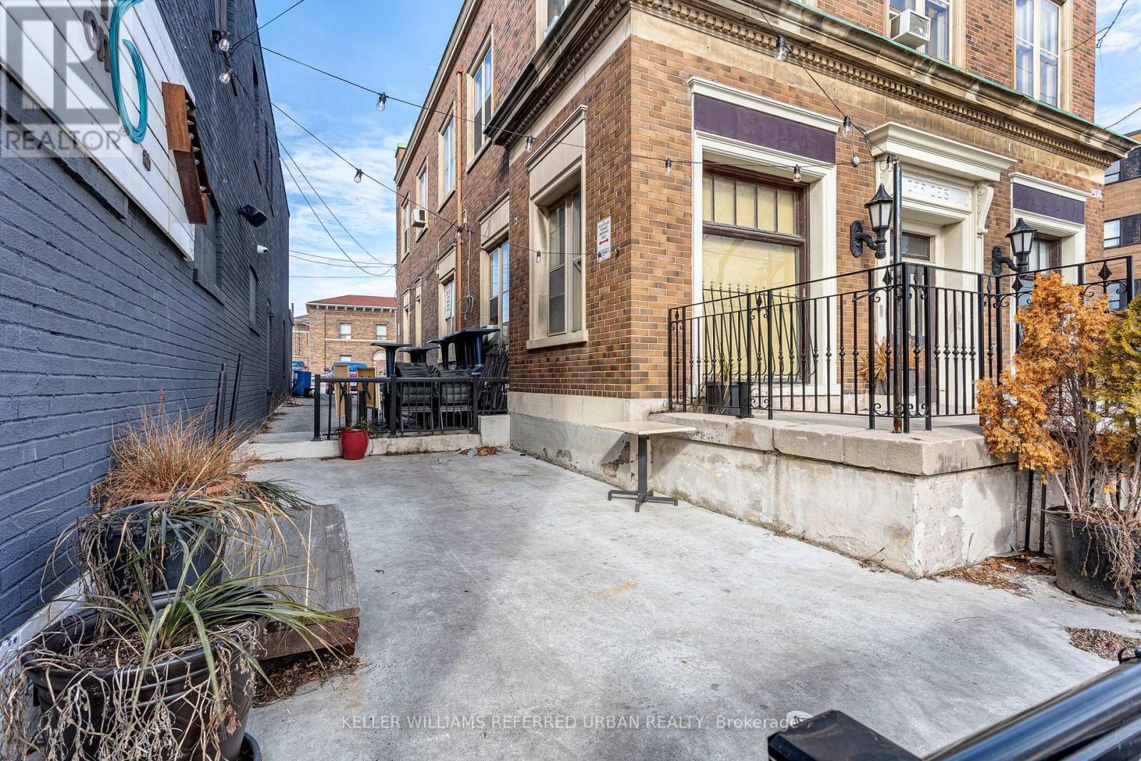 Ground - 2974 Lake Shore Boulevard W Property Photo 6
