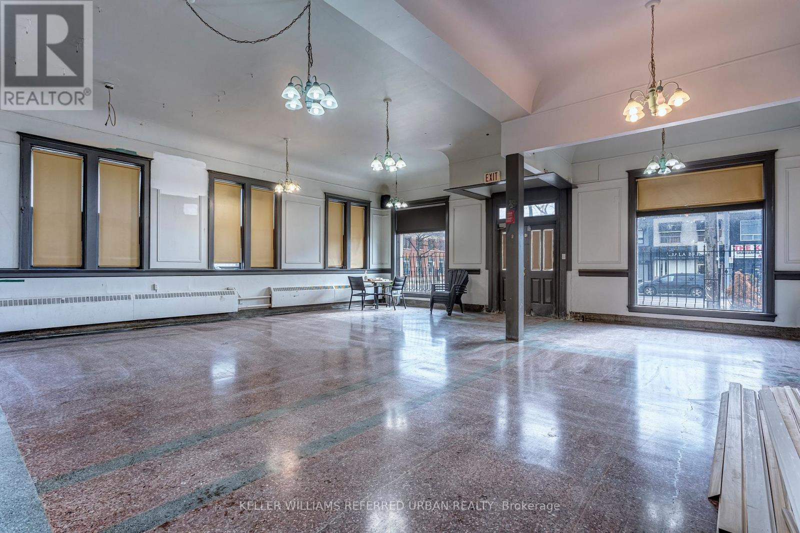 Ground - 2974 Lake Shore Boulevard W Property Photo 7