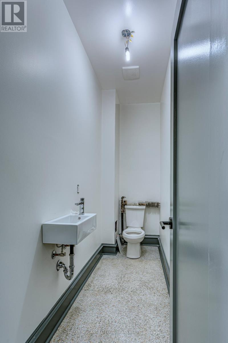 Ground - 2974 Lake Shore Boulevard W Property Photo 14