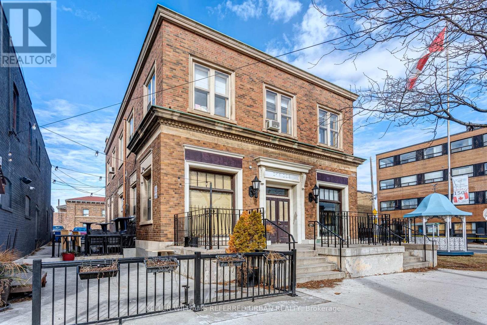 Ground - 2974 Lake Shore Boulevard W Property Photo 21