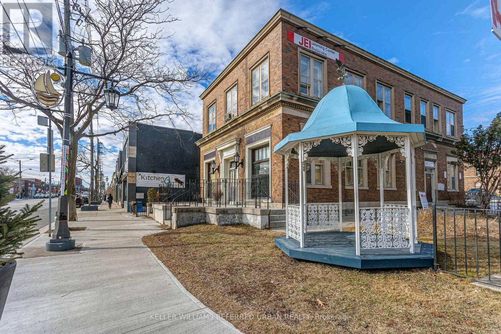 Ground - 2974 Lake Shore Boulevard W Property Photo 22