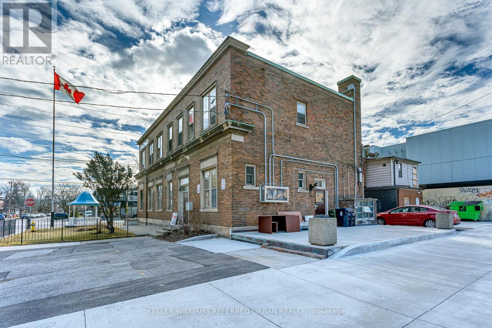Ground - 2974 Lake Shore Boulevard W Property Photo 23