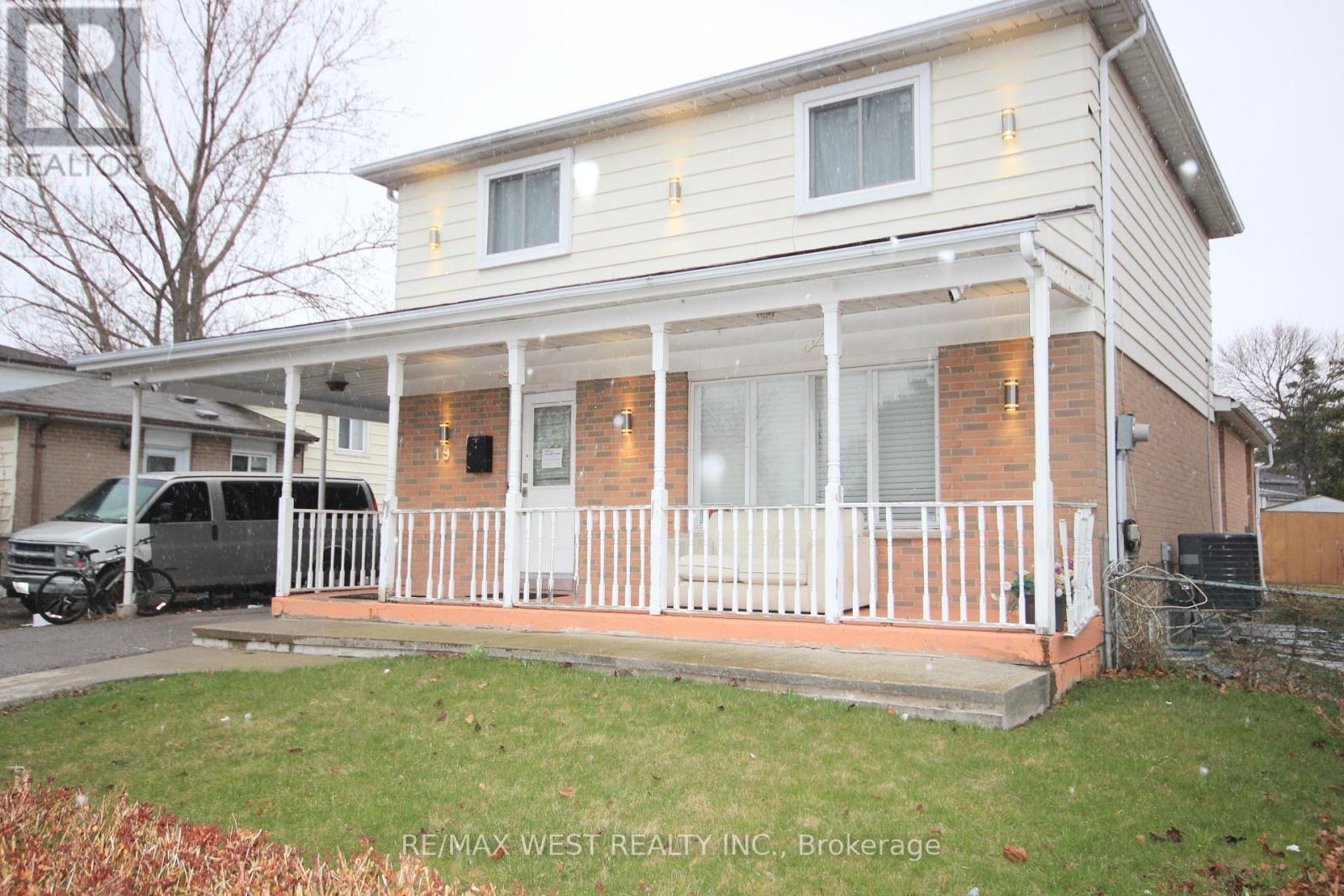 19 Lynmont Road Property Photo 1