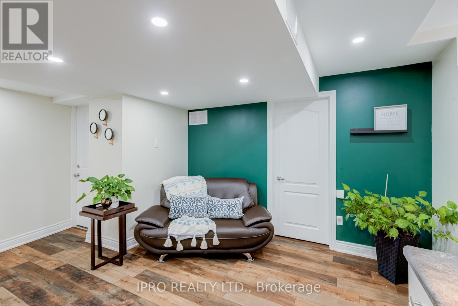 37 Donherb Crescent Property Photo 35