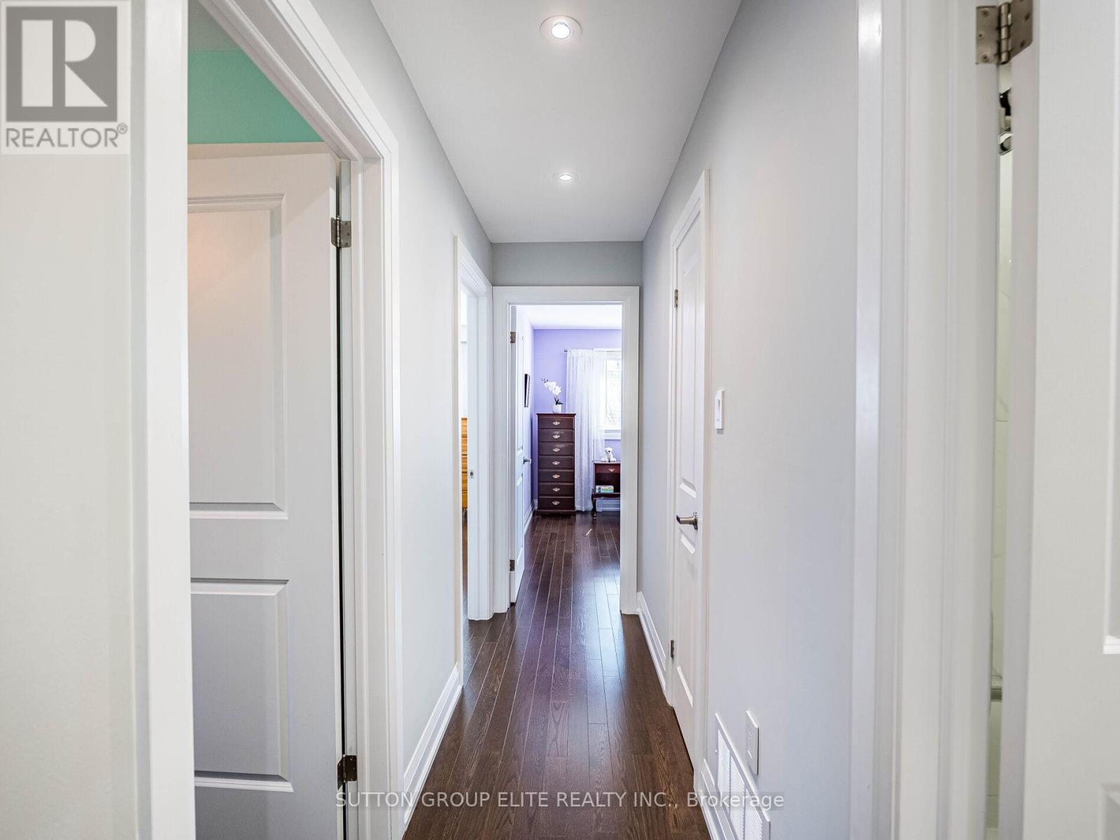 852 Consort Crescent Property Photo 14