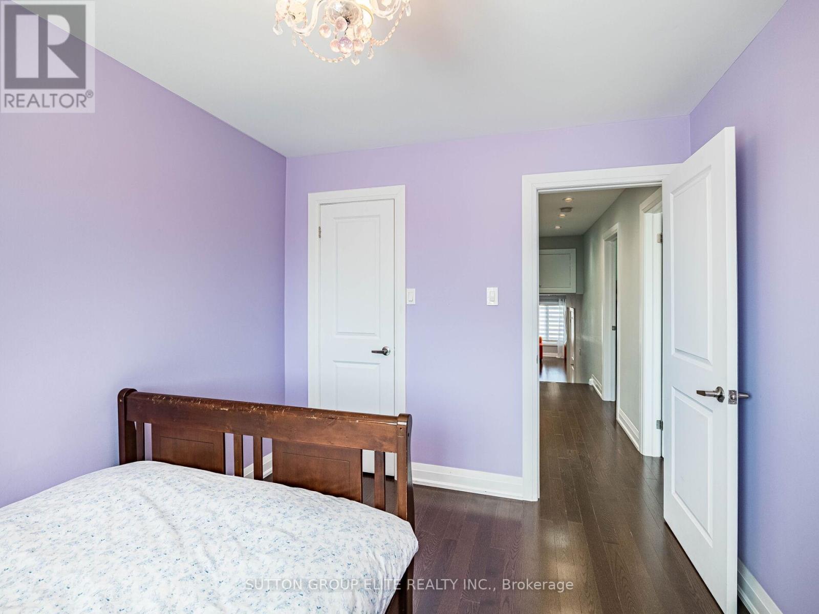 852 Consort Crescent Property Photo 21