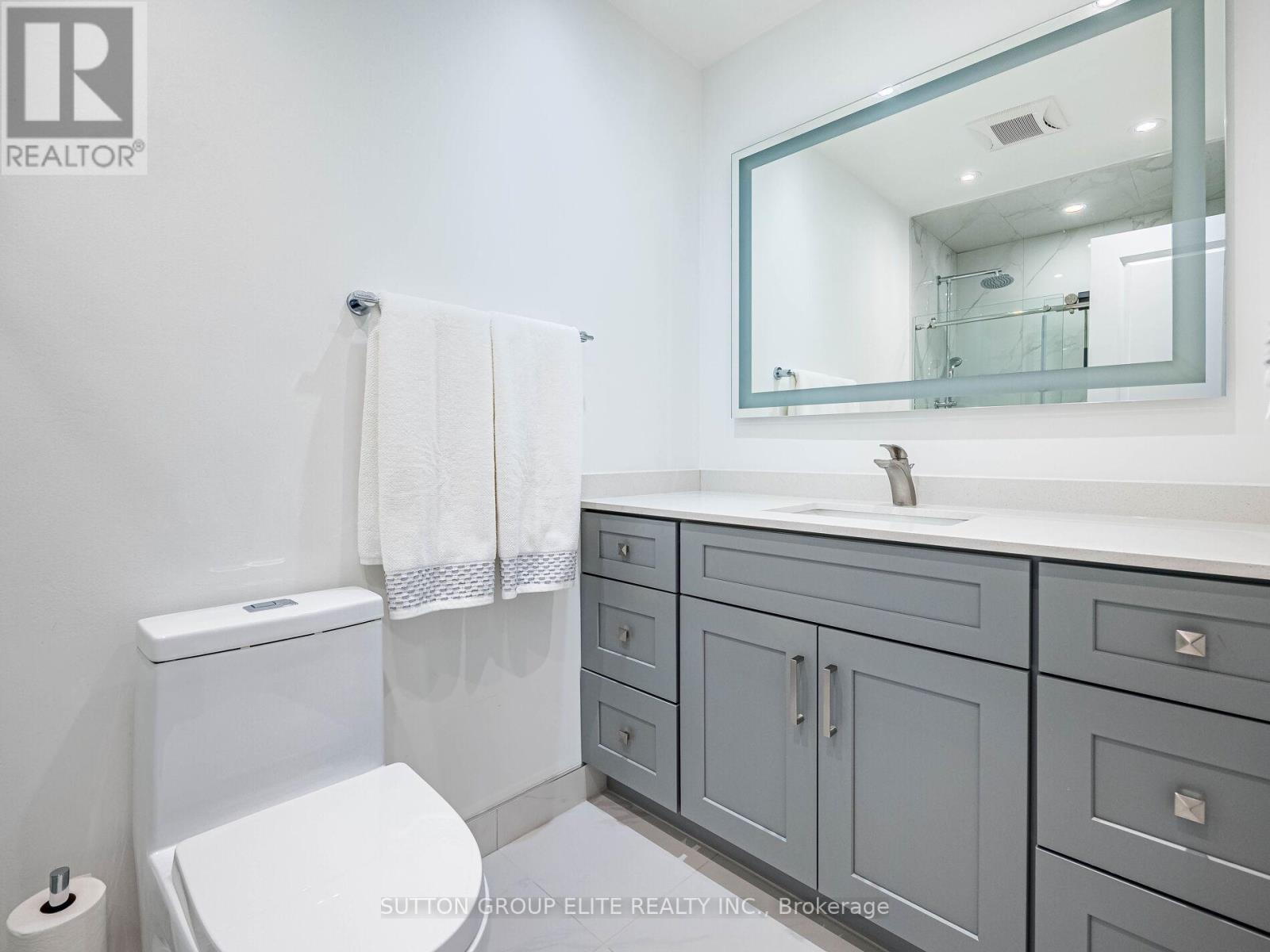 852 Consort Crescent Property Photo 22