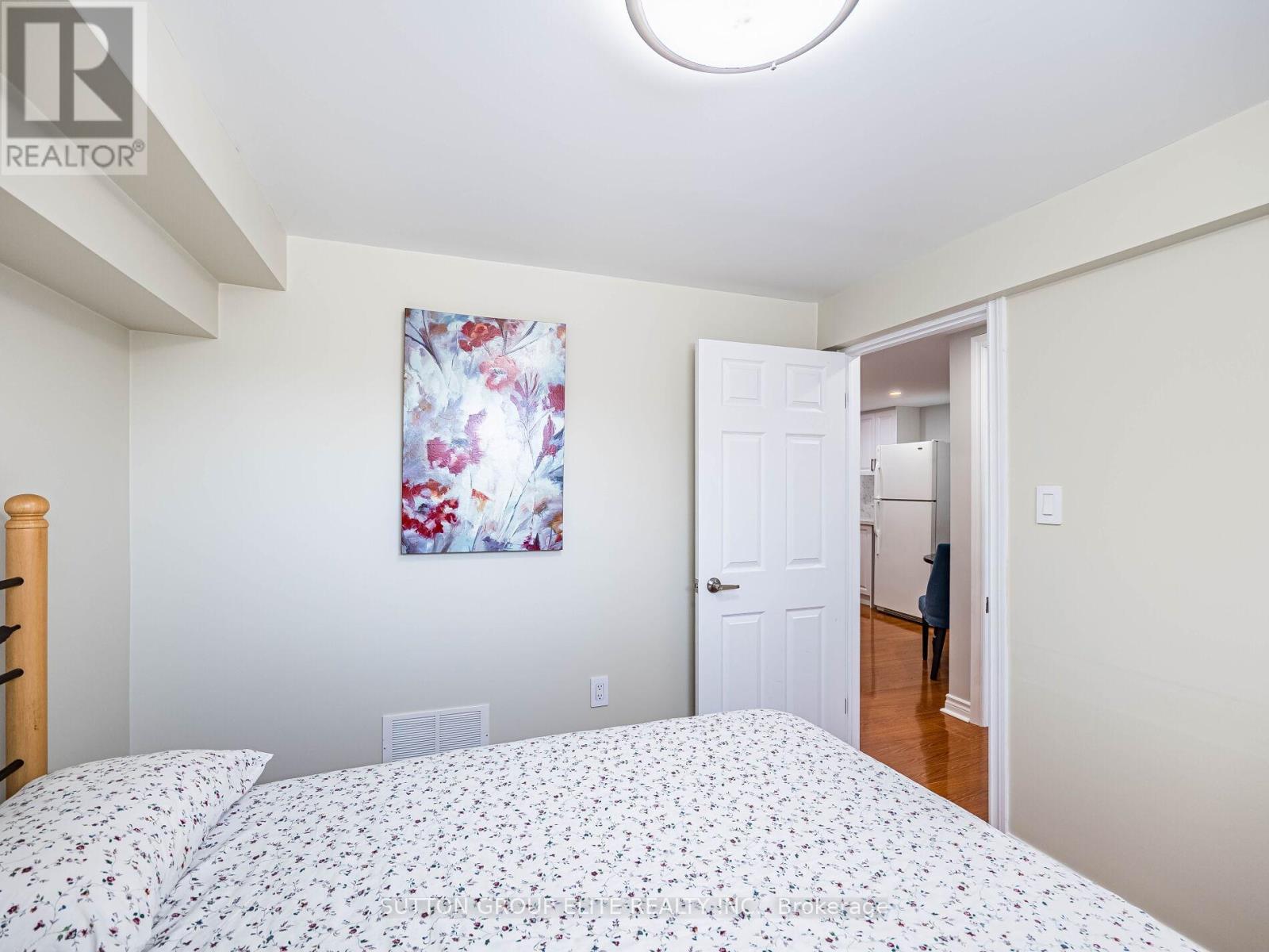 852 Consort Crescent Property Photo 31