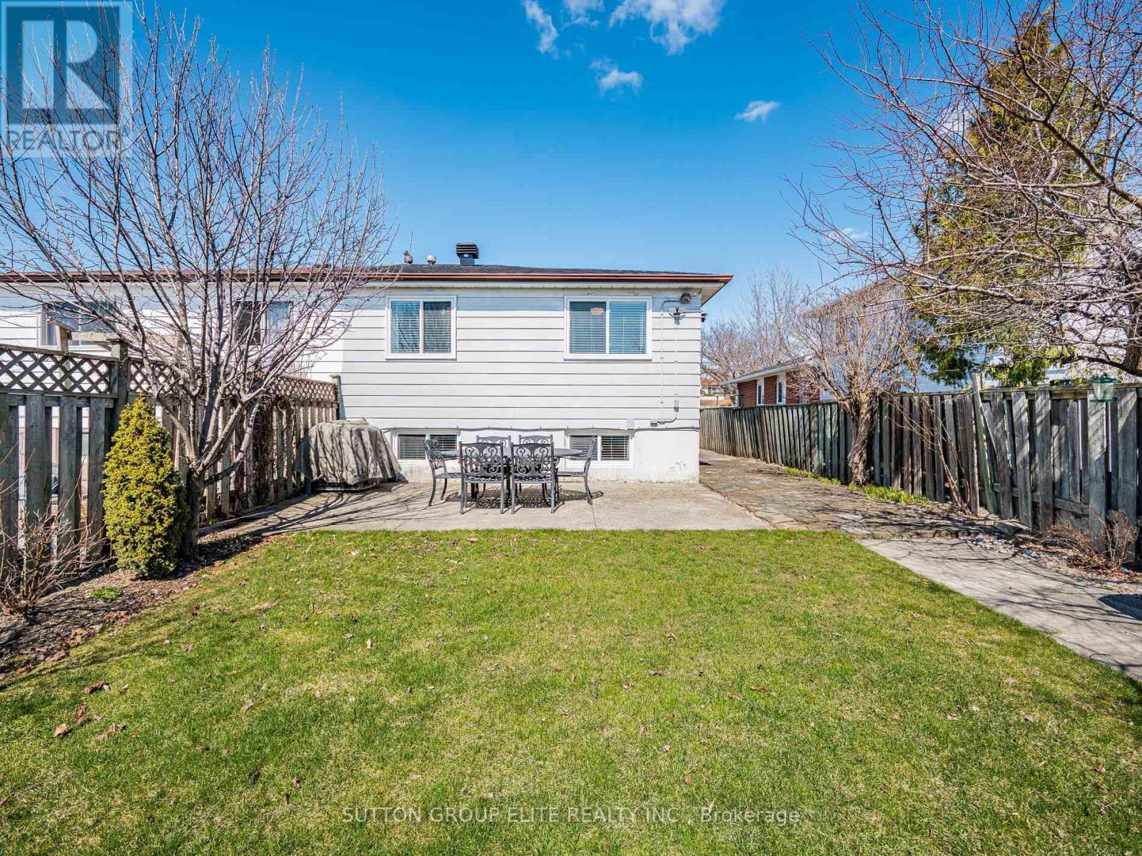 852 Consort Crescent Property Photo 41