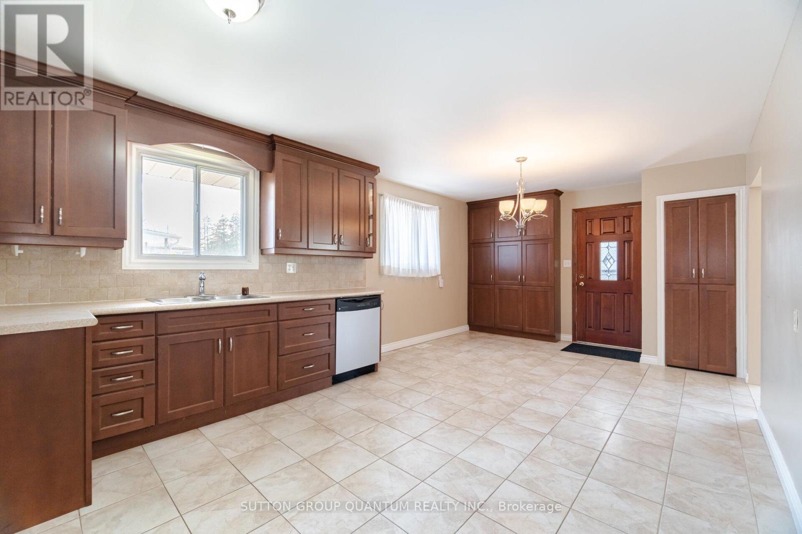126 Angelene Street Property Photo 7