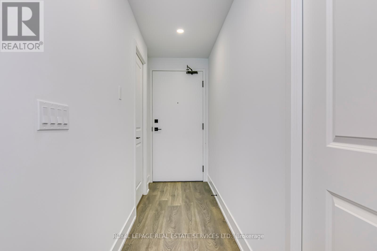 1111 - 2489 Taunton Road Property Photo 9