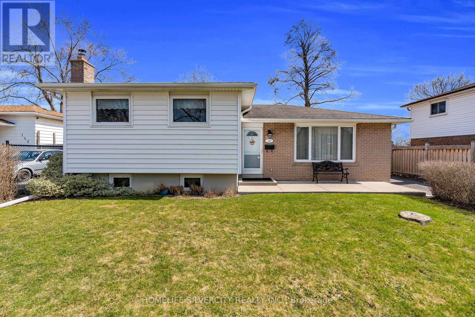 140 Folkstone Crescent Property Photo 1