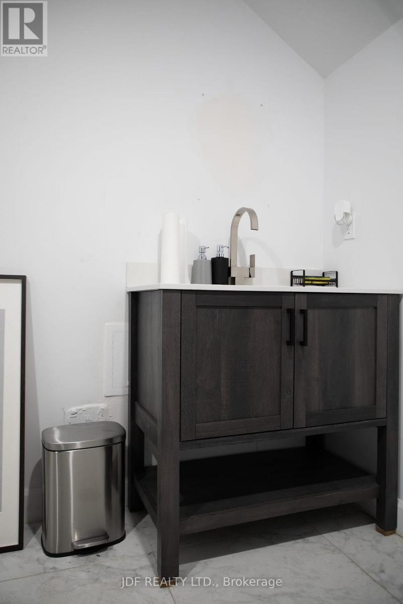 9 - 5260 Solar Drive N Property Photo 6