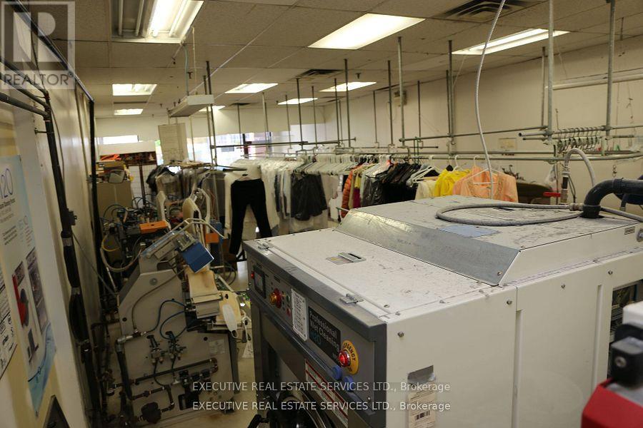 13a - 200 County Court Boulevard W Property Photo 12