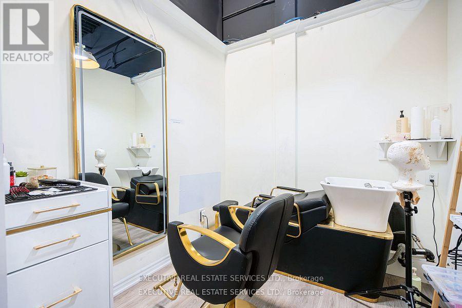 3 - 592 Rathburn Road W Property Photo 11