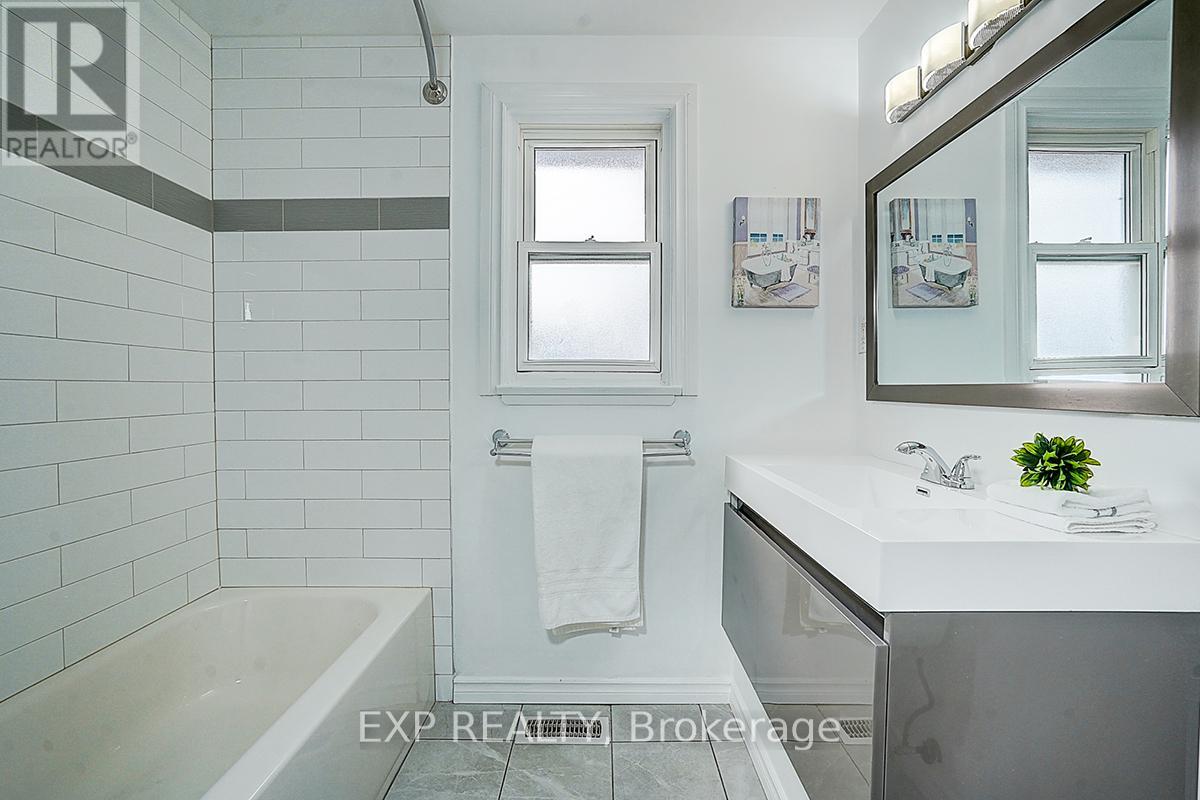 11 Tullamore Road Property Photo 32