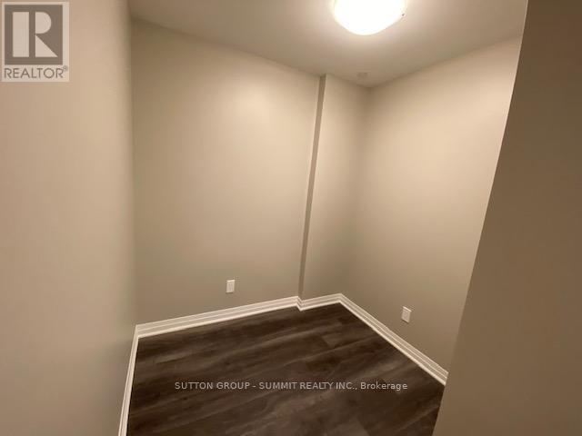 005 - 95 Dundas Street W Property Photo 18