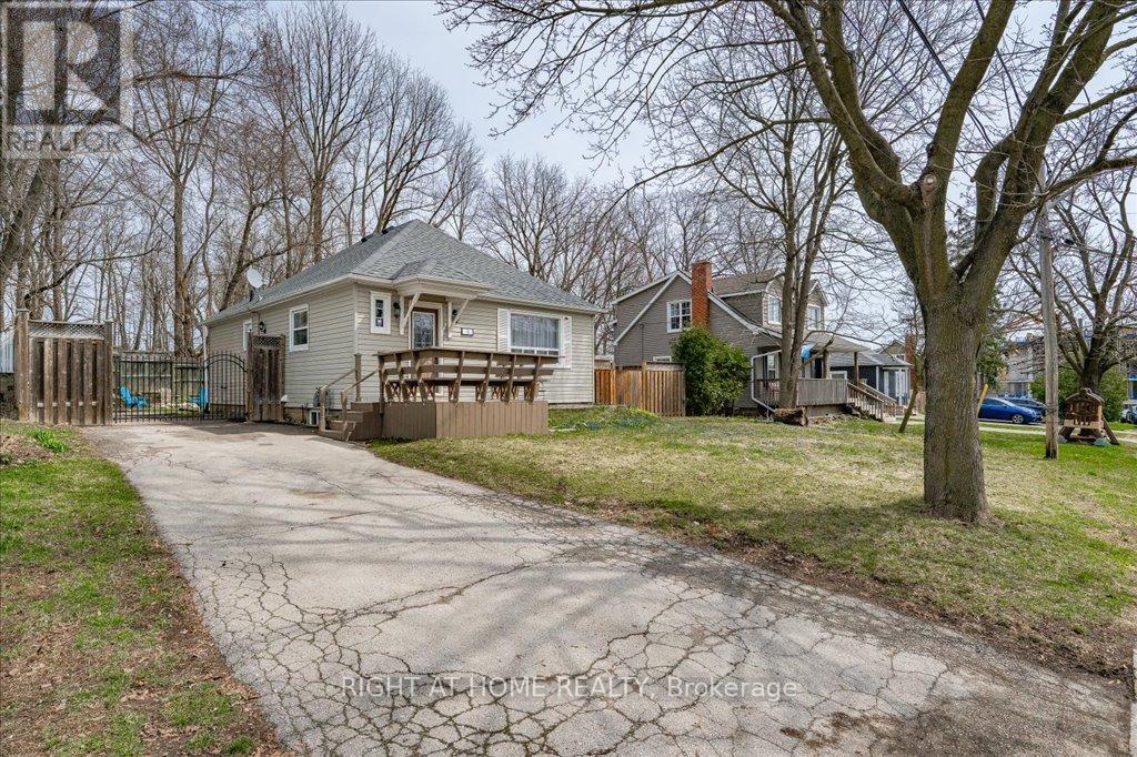 18 Dayfoot Drive Property Photo 1