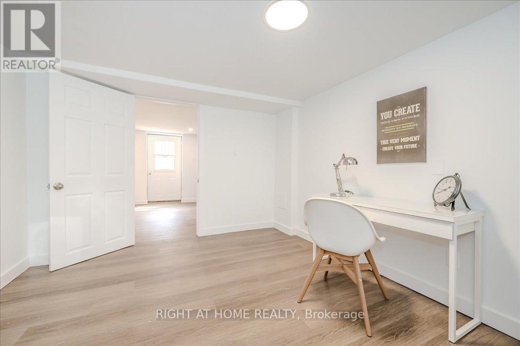 18 Dayfoot Drive Property Photo 27