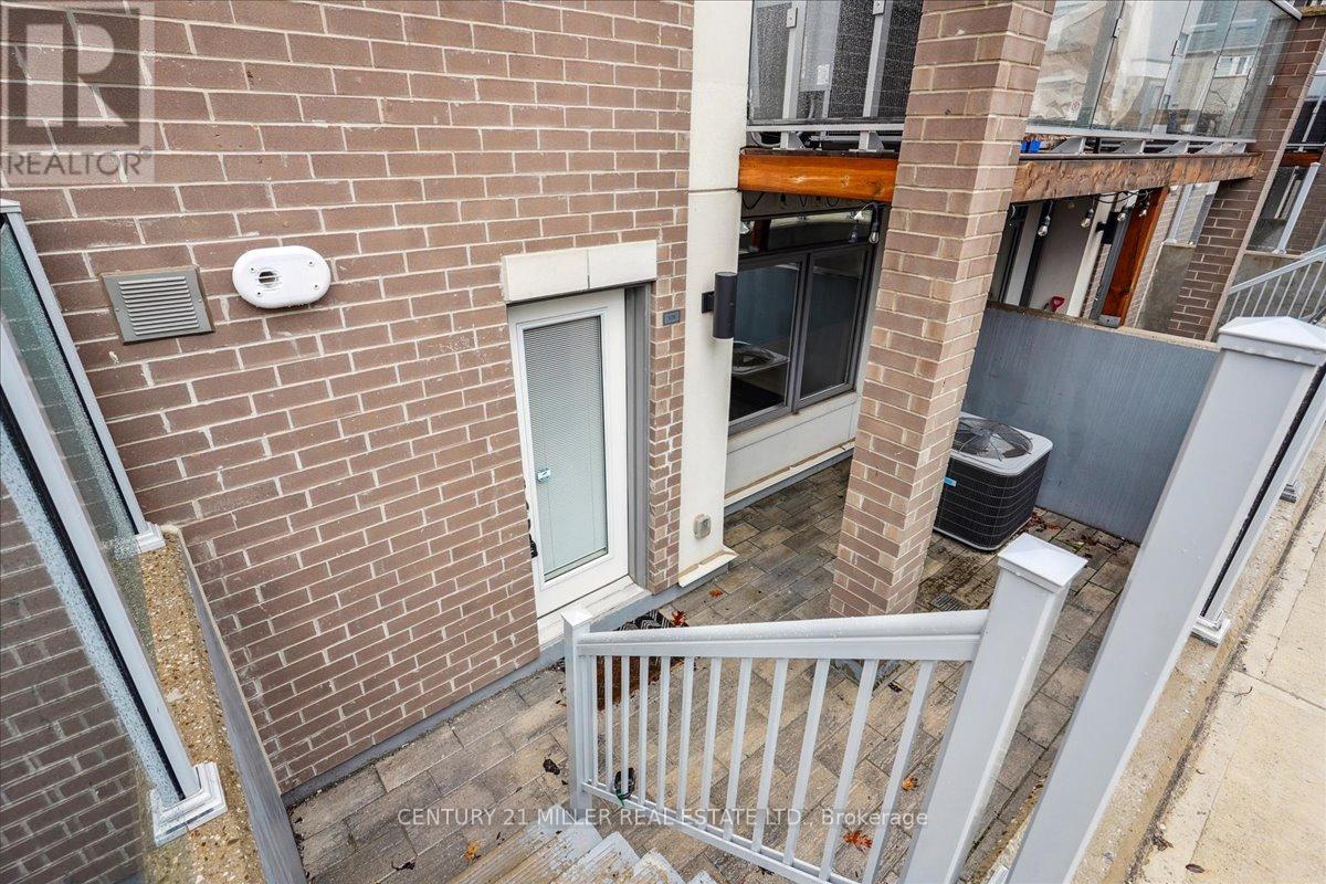 108 - 3058 Sixth Line Property Photo 5