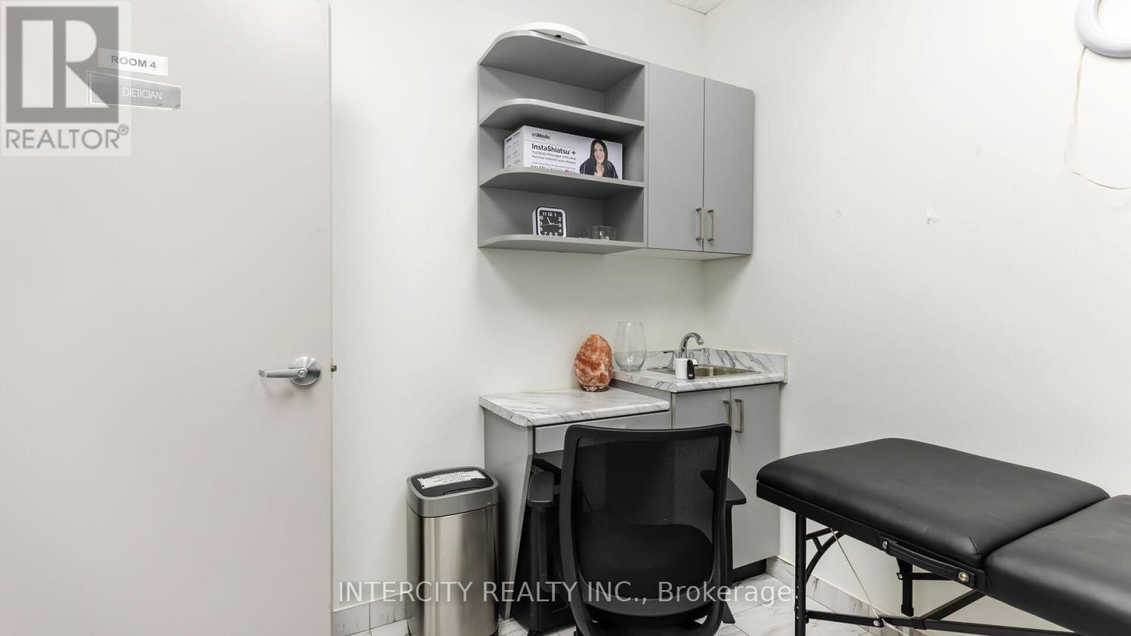 Unit C - 200 County Court Boulevard Property Photo 16