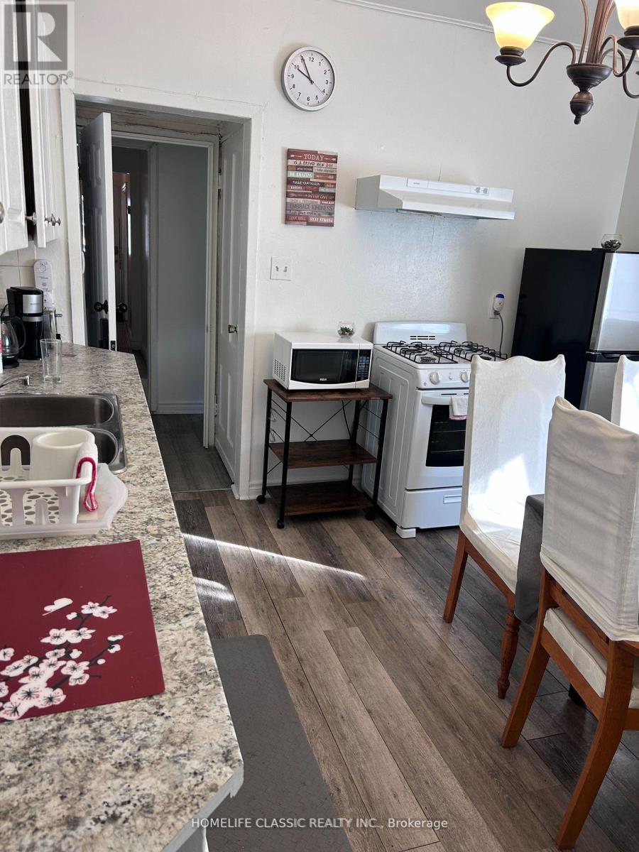 3223 Dundas Street Property Photo 2