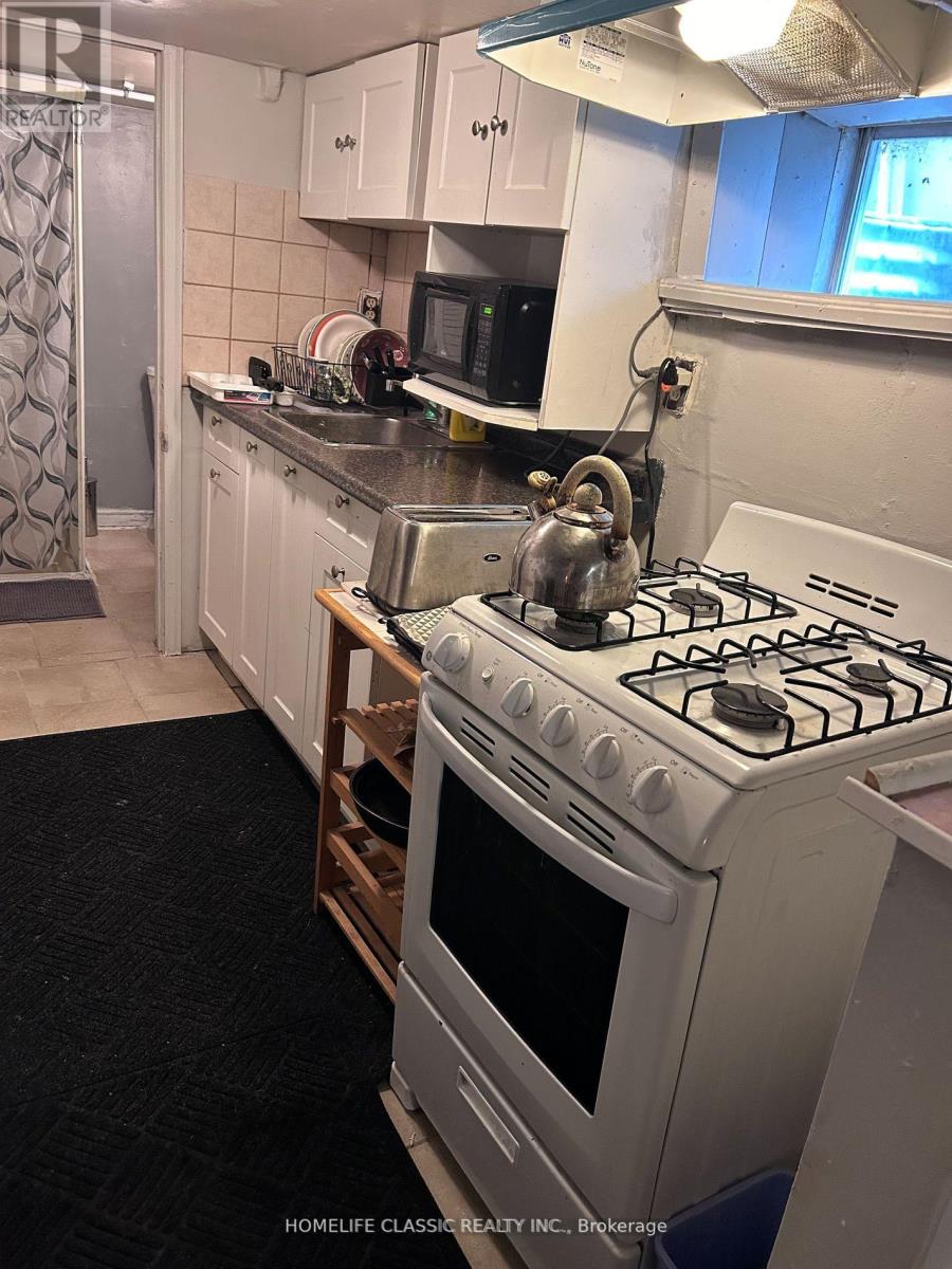 3223 Dundas Street Property Photo 11