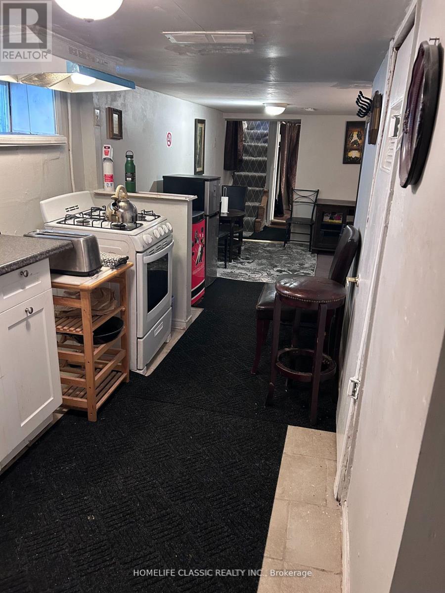 3223 Dundas Street Property Photo 14