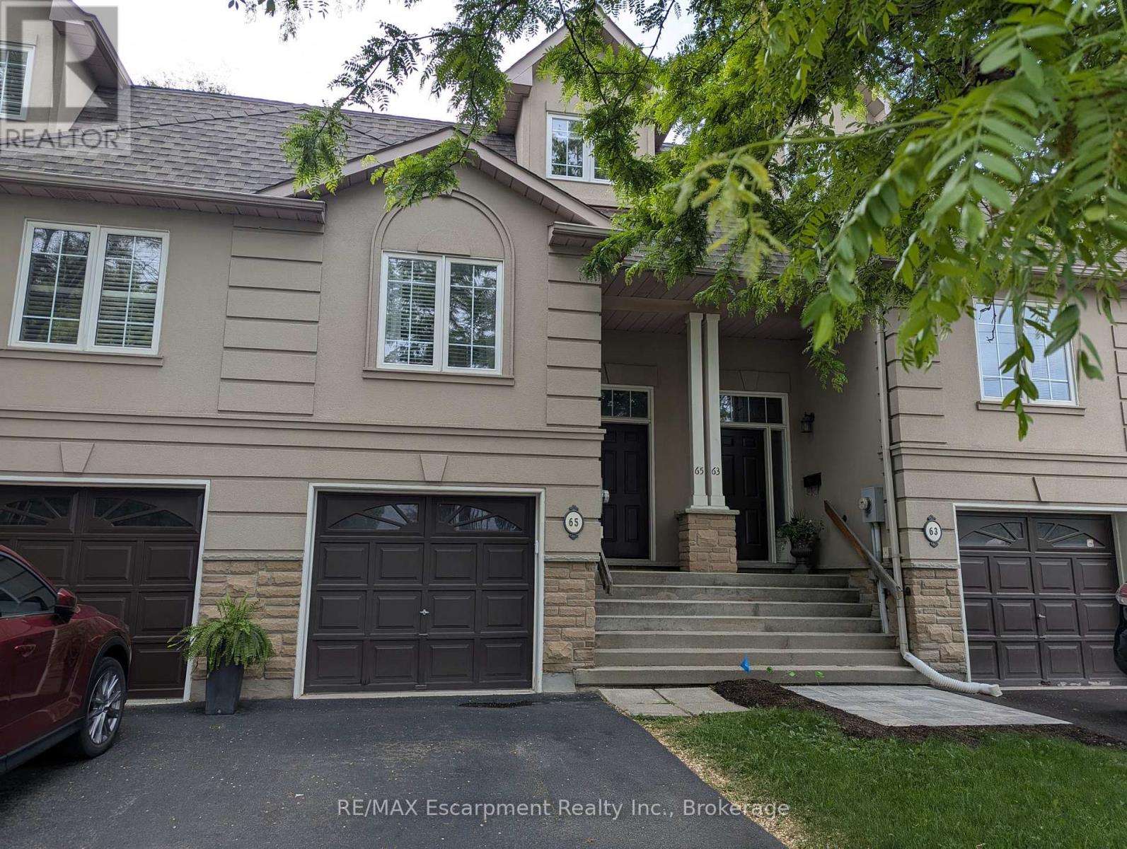 65 Fairwood Place W Property Photo 1