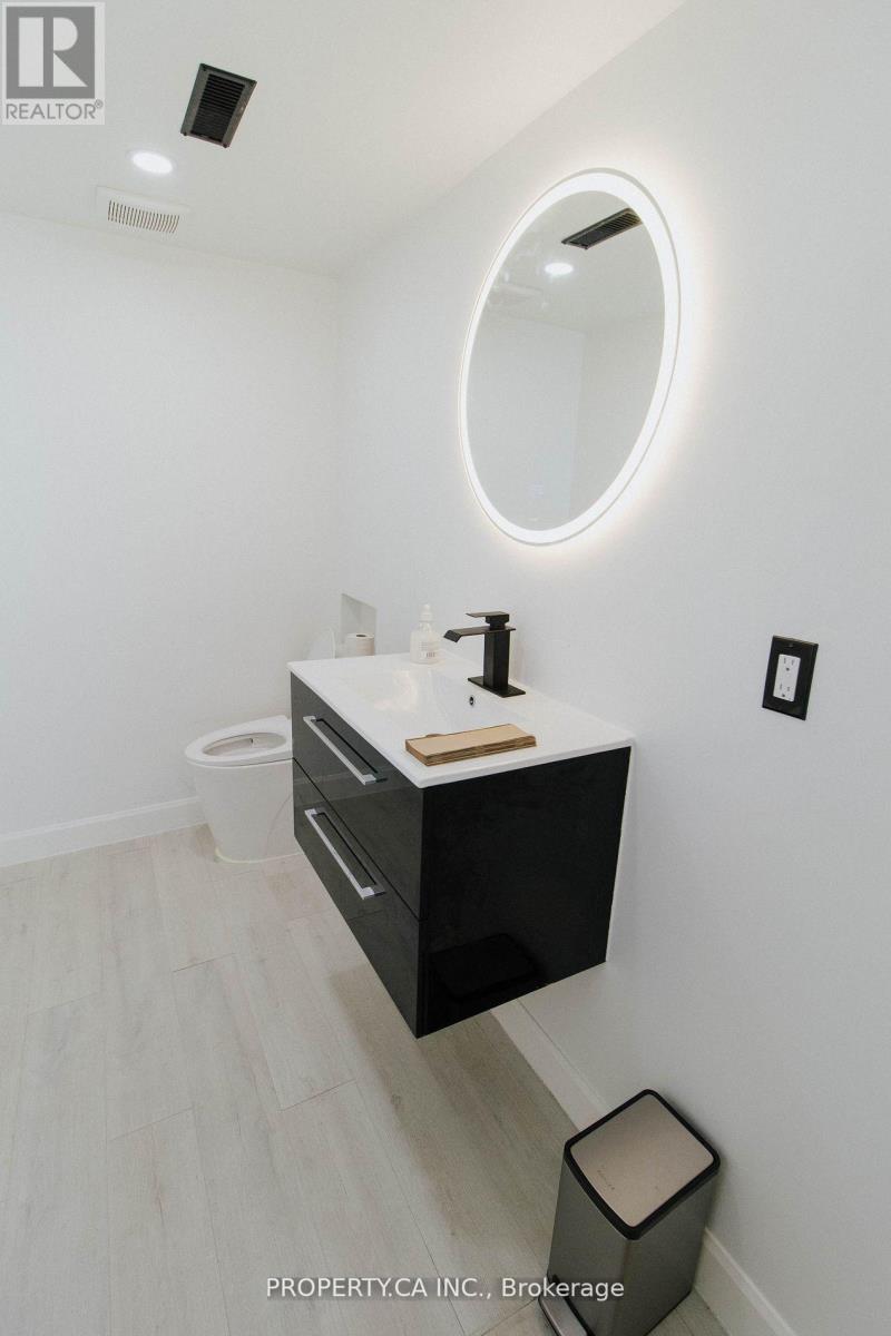 Lower - 154 Kerr Street Property Photo 10