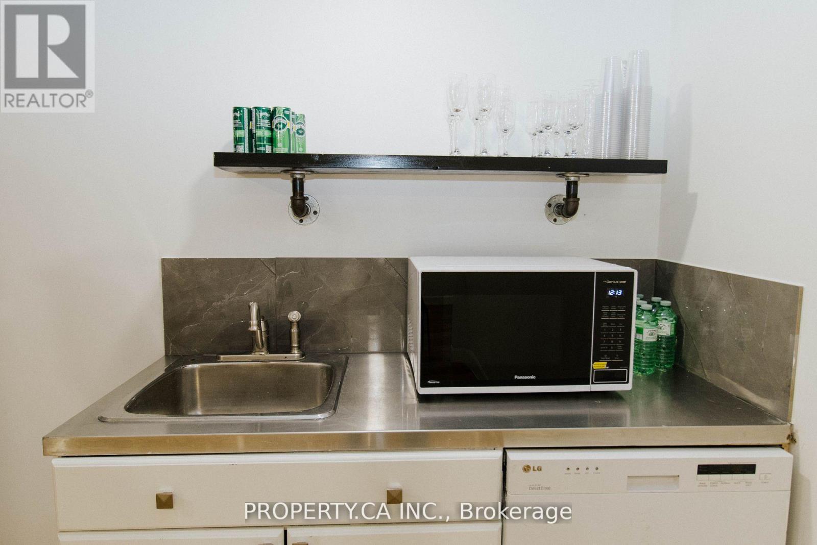 Lower - 154 Kerr Street Property Photo 13