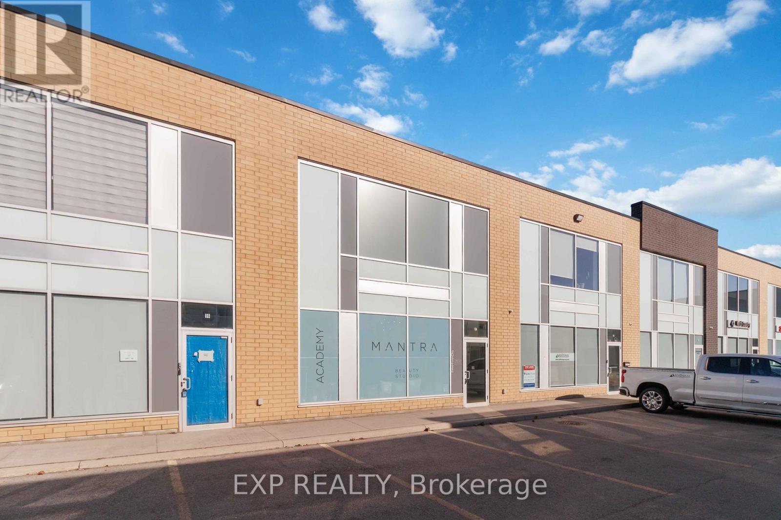57 - 1215 Queens Way E Property Photo 2