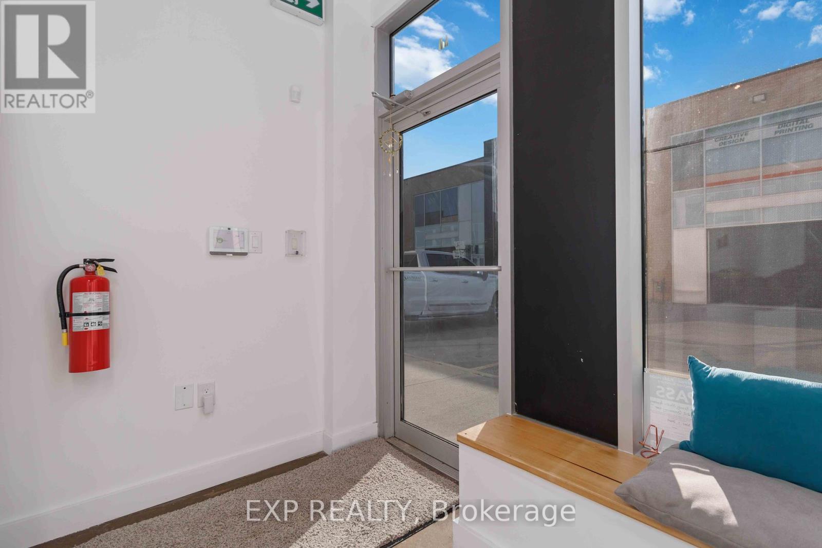 57 - 1215 Queens Way E Property Photo 5